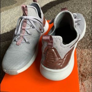Women’s Nike Free TR 8 LM size 8.5: Grey/Mauve